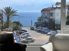 Cozy Flat with Seaview and Beach